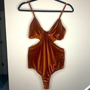 Just Polly Velvet Cutout Sides Bodysuit Copper Rusty Brown Bow Shape Size Medium